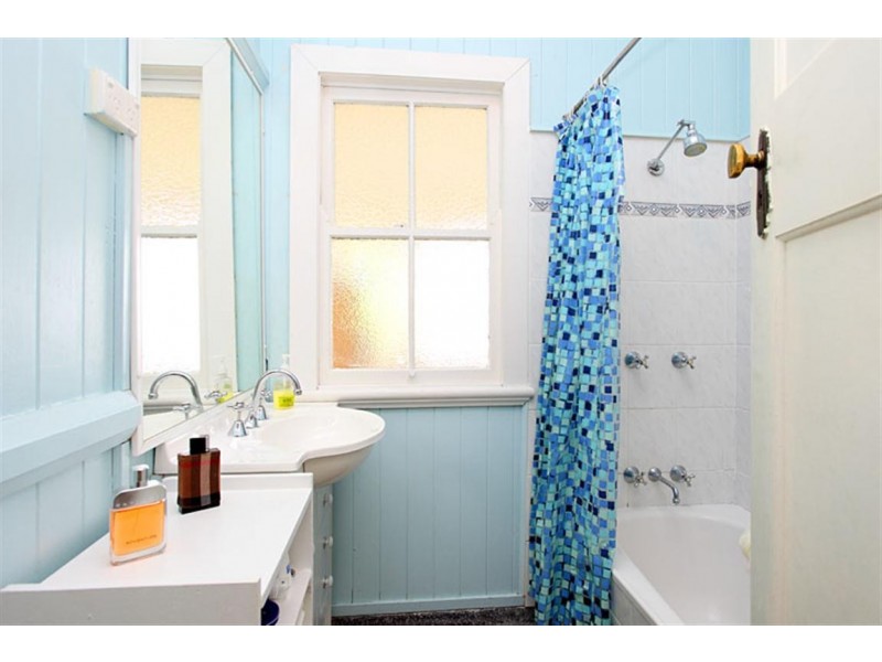 90 Kennington Road, Camp Hill QLD 4152