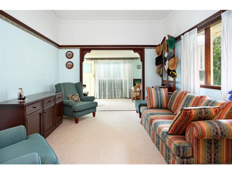 27 Glanosmond Avenue, Camp Hill QLD 4152