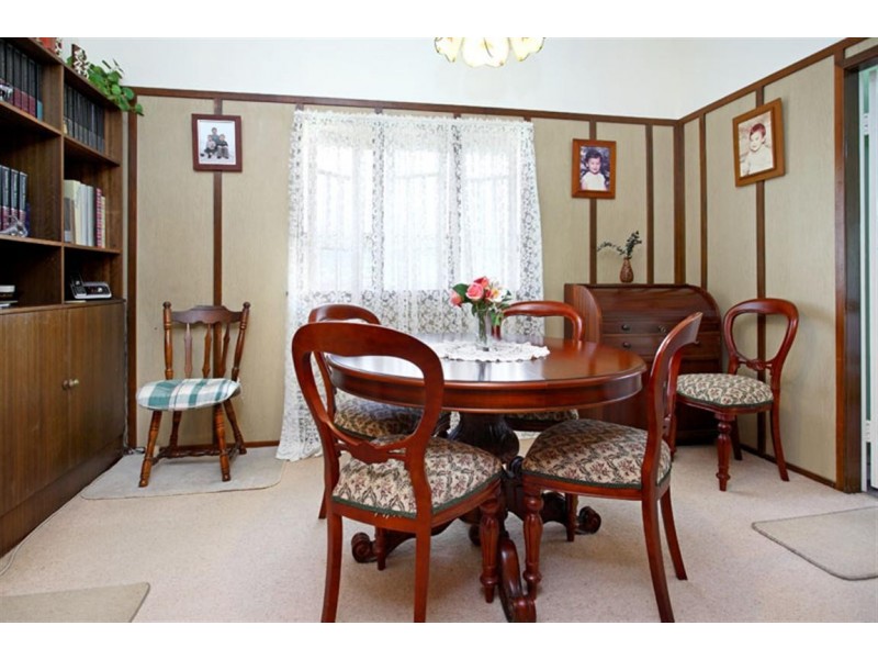 27 Glanosmond Avenue, Camp Hill QLD 4152