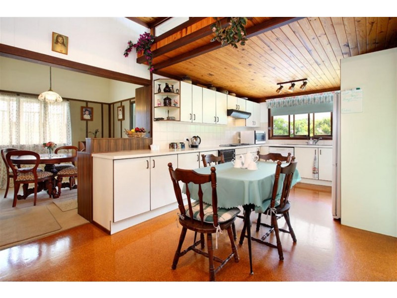 27 Glanosmond Avenue, Camp Hill QLD 4152