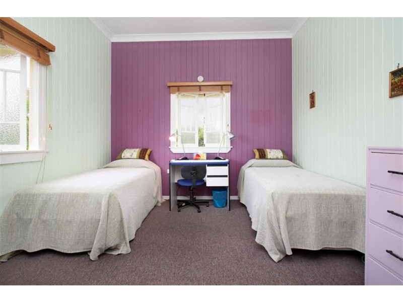 27 Glanosmond Avenue, Camp Hill QLD 4152