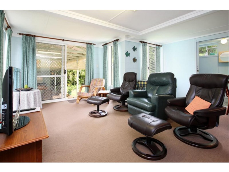 27 Glanosmond Avenue, Camp Hill QLD 4152