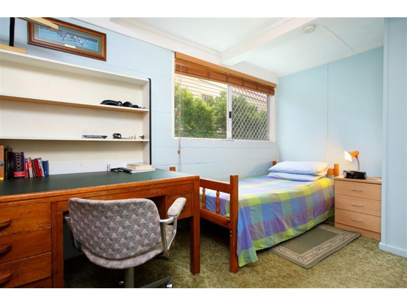 27 Glanosmond Avenue, Camp Hill QLD 4152