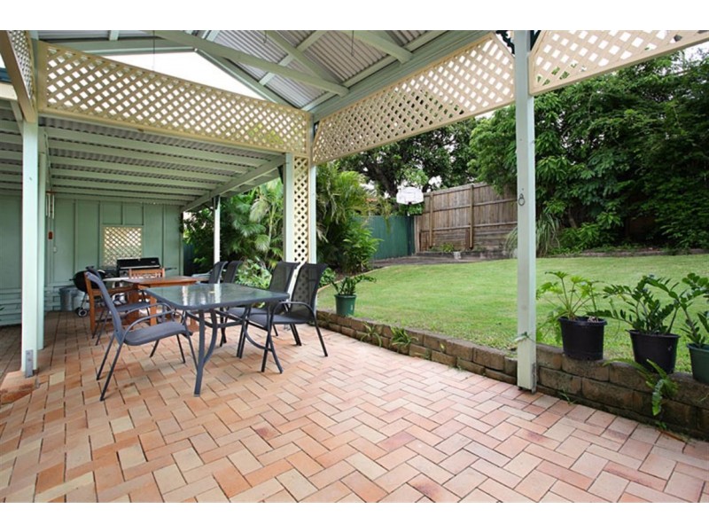 27 Glanosmond Avenue, Camp Hill QLD 4152