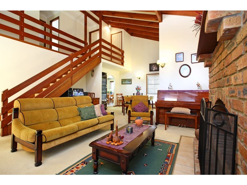 10 Salm Court, Carindale QLD 4152