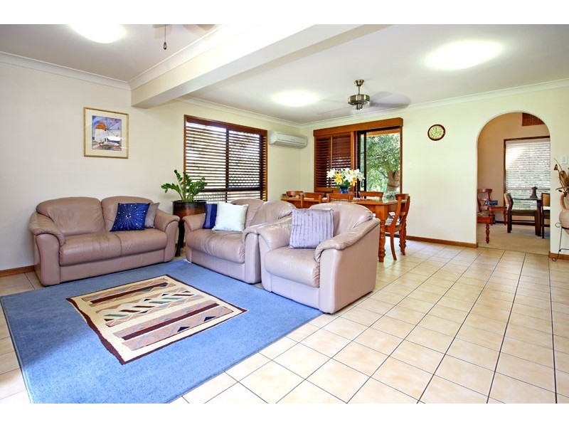 10 Salm Court, Carindale QLD 4152
