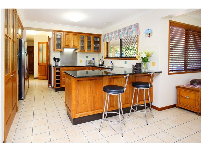 10 Salm Court, Carindale QLD 4152