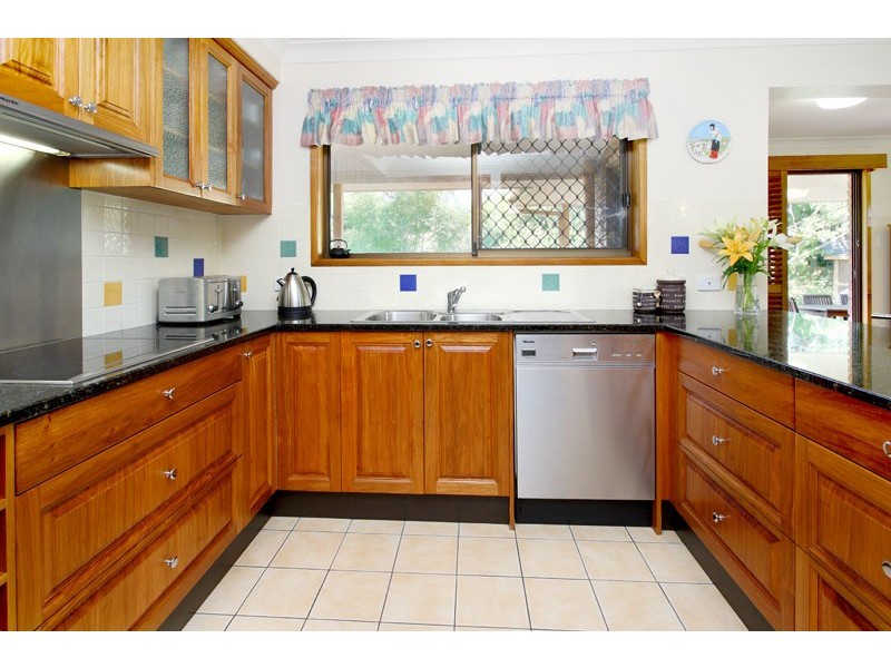 10 Salm Court, Carindale QLD 4152