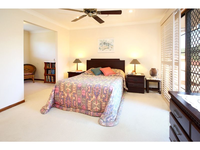 10 Salm Court, Carindale QLD 4152