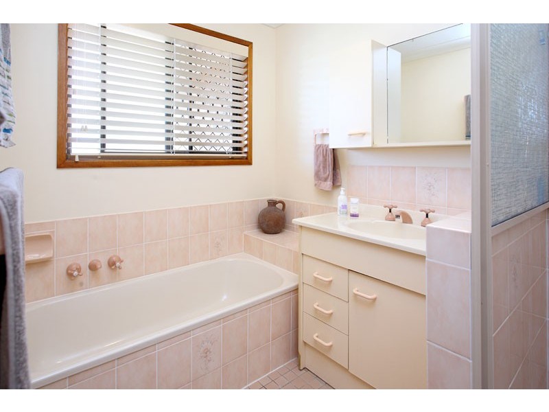 10 Salm Court, Carindale QLD 4152