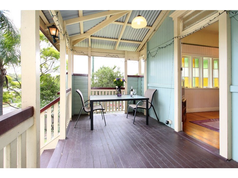 97 Macrossan Avenue, Norman Park QLD 4170