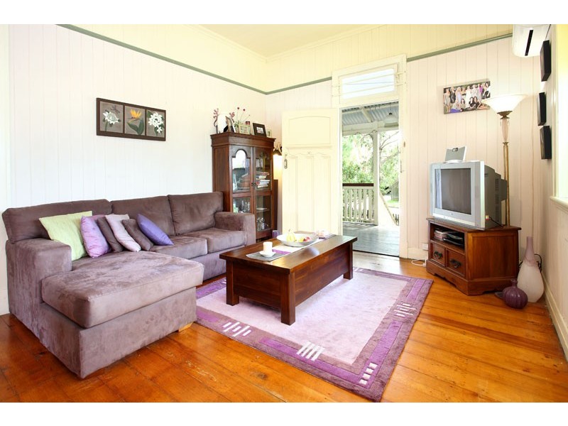 97 Macrossan Avenue, Norman Park QLD 4170