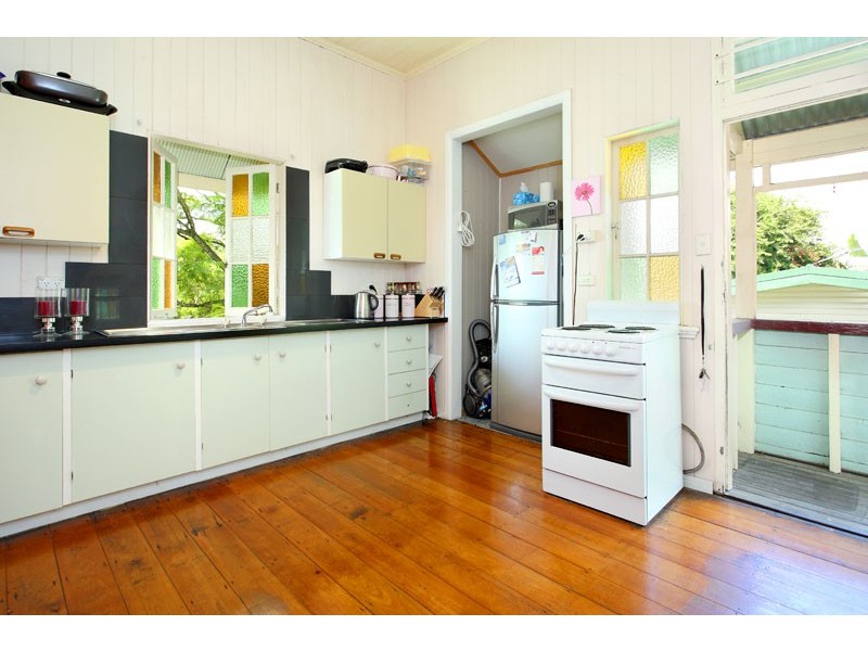 97 Macrossan Avenue, Norman Park QLD 4170