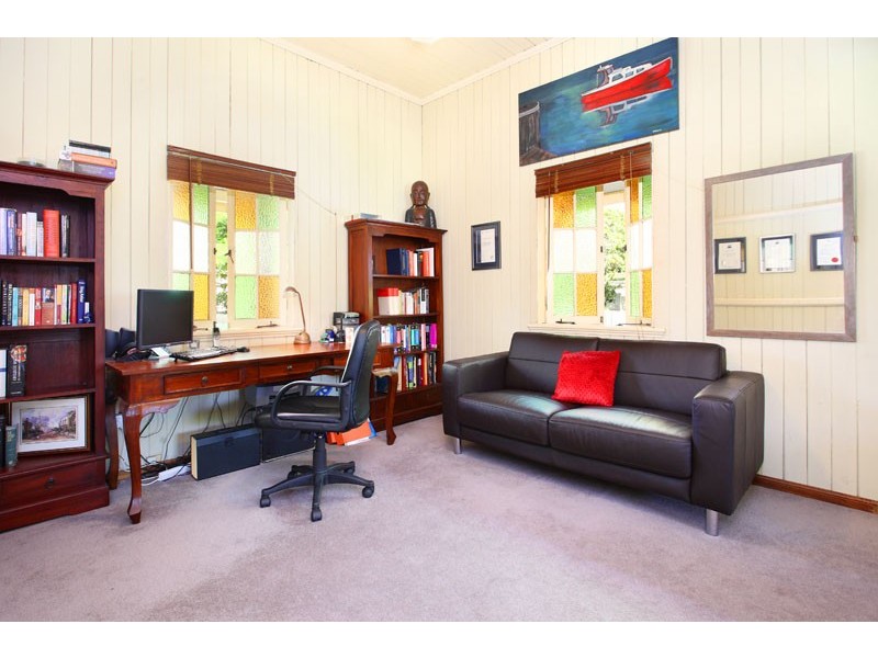 97 Macrossan Avenue, Norman Park QLD 4170