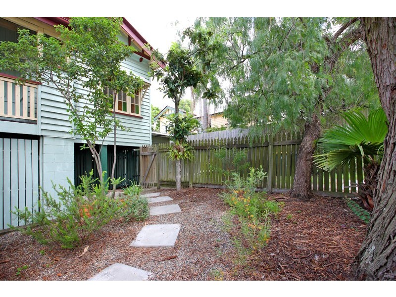 97 Macrossan Avenue, Norman Park QLD 4170