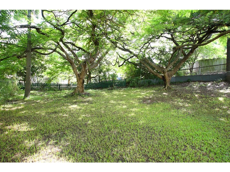 230 Chatsworth Road, Coorparoo QLD 4151