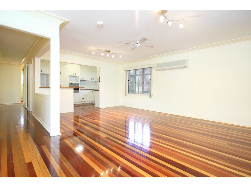 70 Long Street, Camp Hill QLD 4152