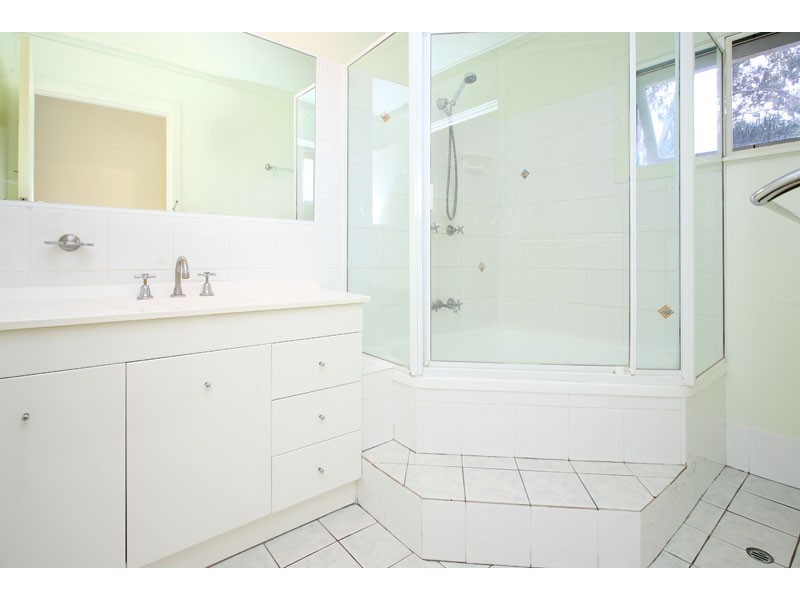 70 Long Street, Camp Hill QLD 4152