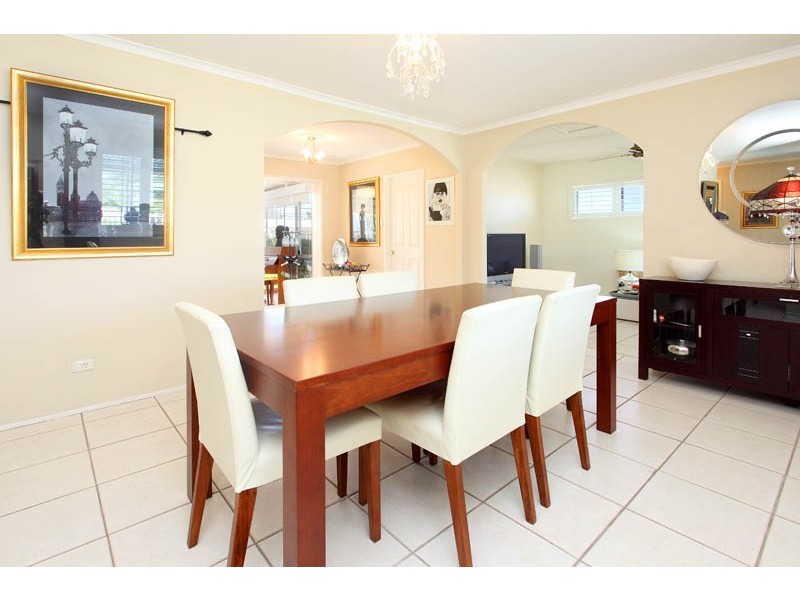 22 Bluebell Street, Mansfield QLD 4122