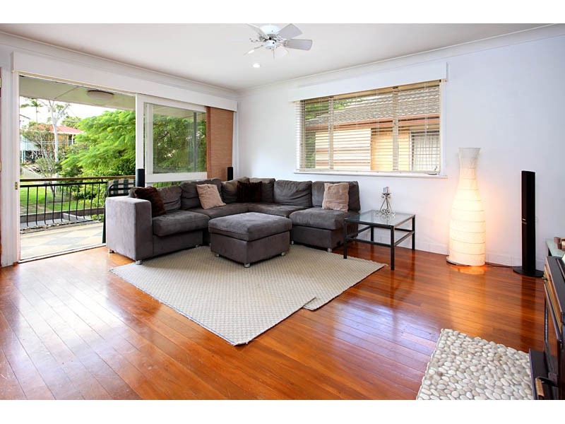 8 Cedlen Street, Camp Hill QLD 4152