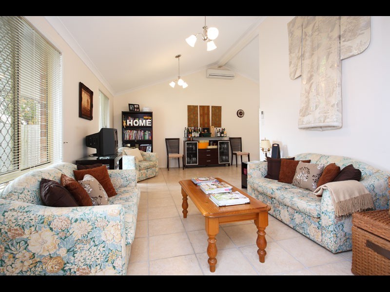 24 Daniells Street, Carina QLD 4152