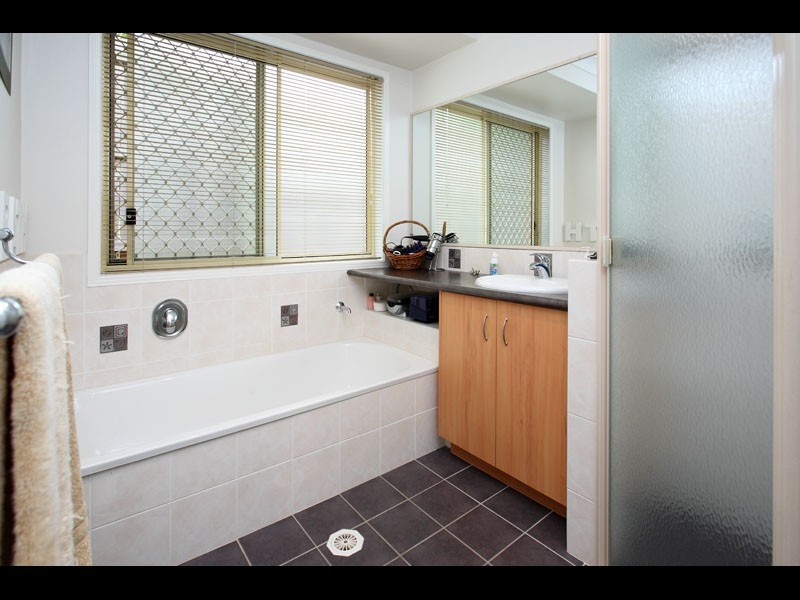 24 Daniells Street, Carina QLD 4152