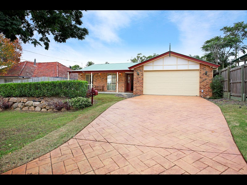 24 Daniells Street, Carina QLD 4152