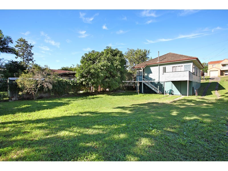 174 Macrossan Avenue, Norman Park QLD 4170