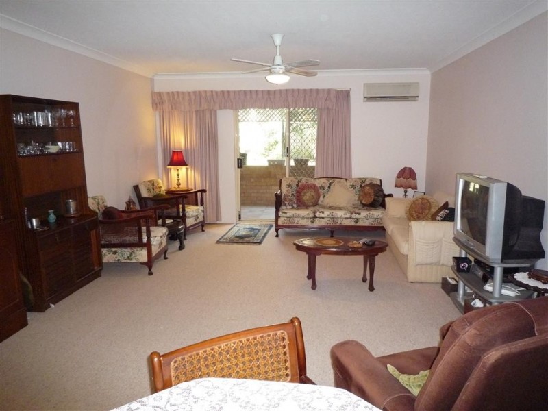 2/16 Dickenson Street, Carina QLD 4152