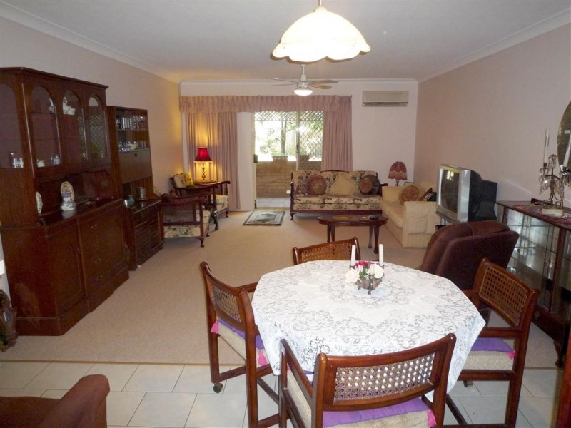 2/16 Dickenson Street, Carina QLD 4152