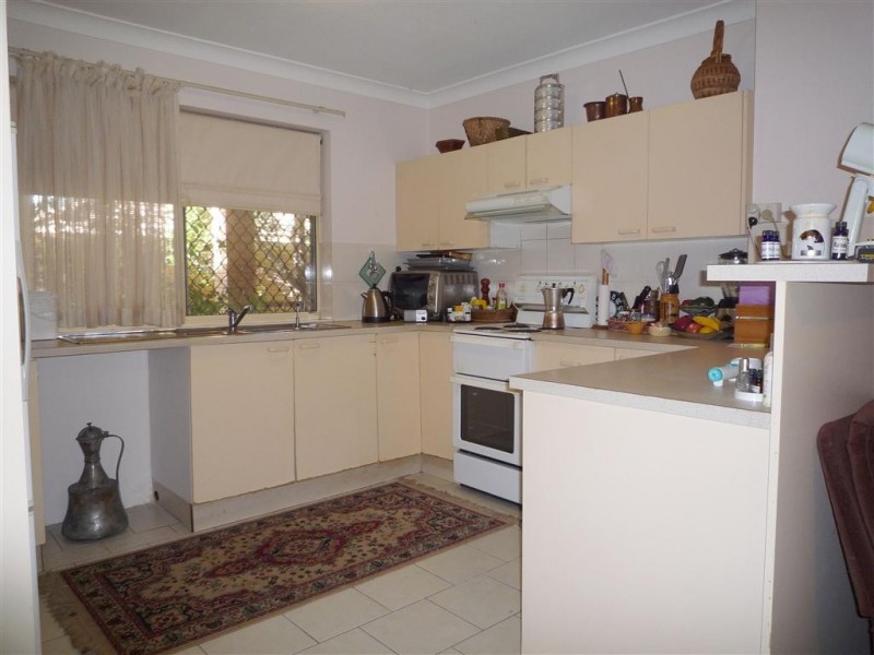 2/16 Dickenson Street, Carina QLD 4152