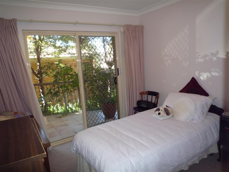 2/16 Dickenson Street, Carina QLD 4152