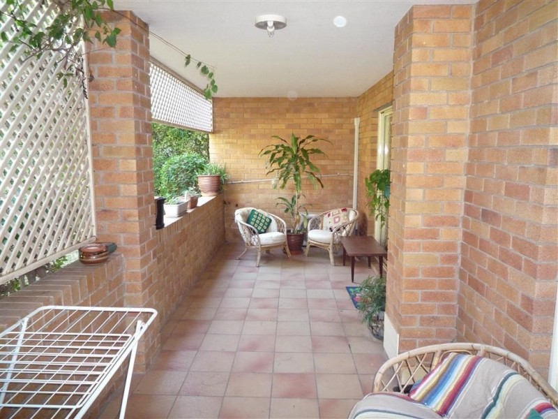 2/16 Dickenson Street, Carina QLD 4152