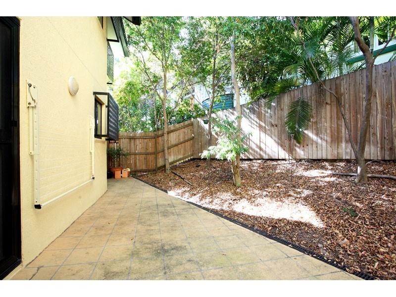 4/12 Norman Crescent, Norman Park QLD 4170