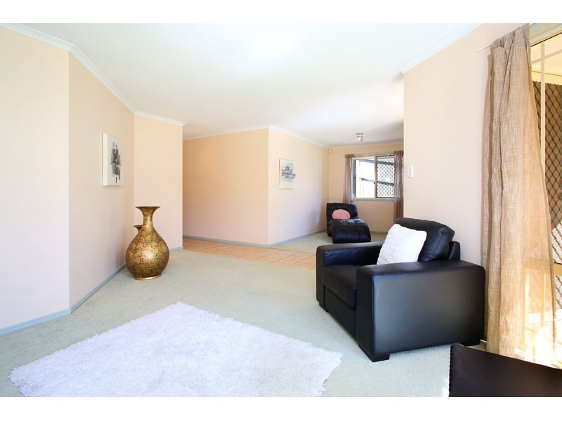 3 Kauri Street, Carindale QLD 4152