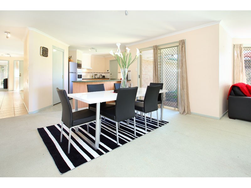 3 Kauri Street, Carindale QLD 4152