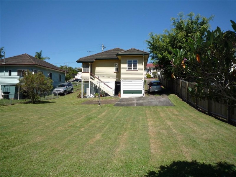 172 Macrossan Avenue, Norman Park QLD 4170