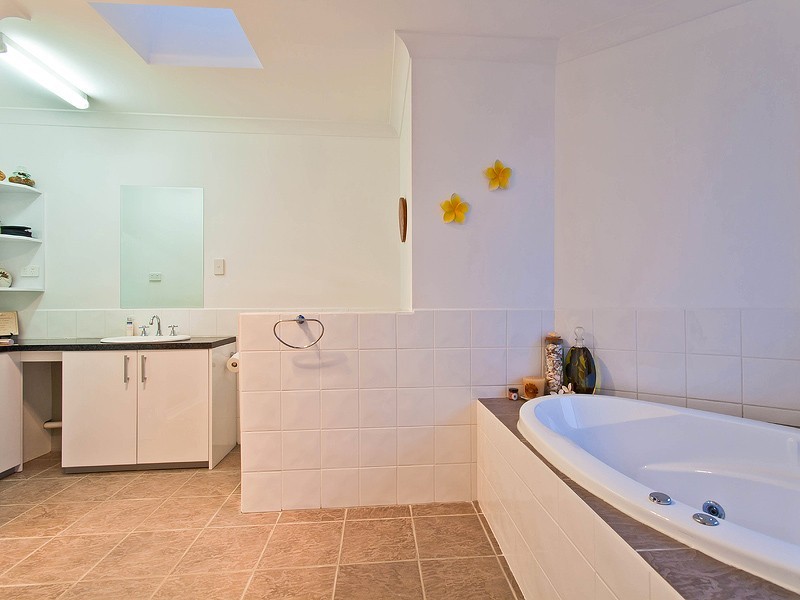 23 The Promenade, Camp Hill QLD 4152