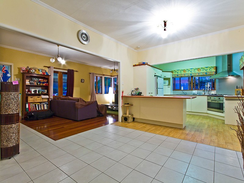 22 Renton Street, Camp Hill QLD 4152