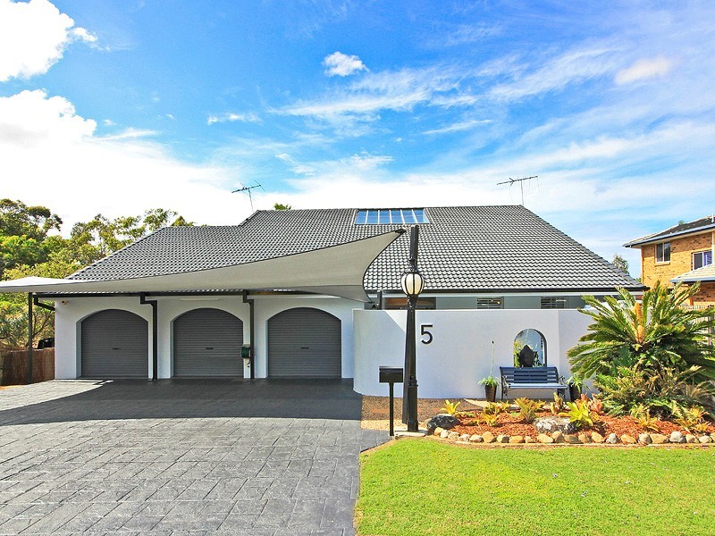 5 Rossmoya Street, Carindale QLD 4152