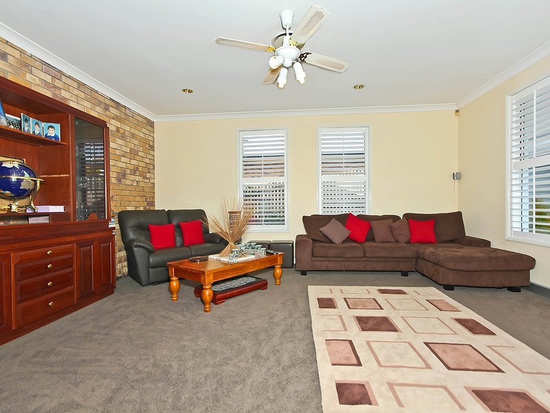 5 Rossmoya Street, Carindale QLD 4152