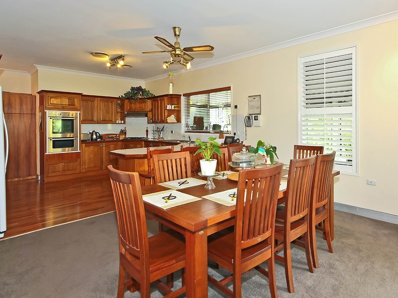 5 Rossmoya Street, Carindale QLD 4152