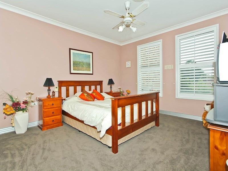 5 Rossmoya Street, Carindale QLD 4152