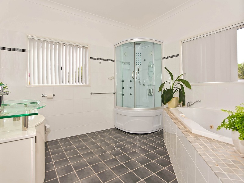 5 Rossmoya Street, Carindale QLD 4152