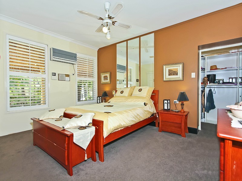 5 Rossmoya Street, Carindale QLD 4152