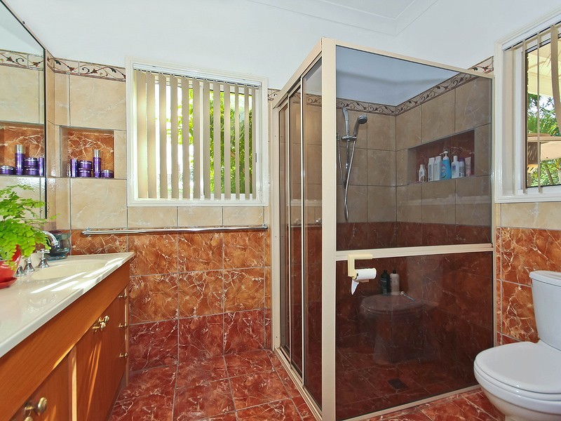 5 Rossmoya Street, Carindale QLD 4152