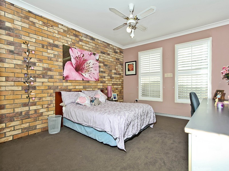 5 Rossmoya Street, Carindale QLD 4152