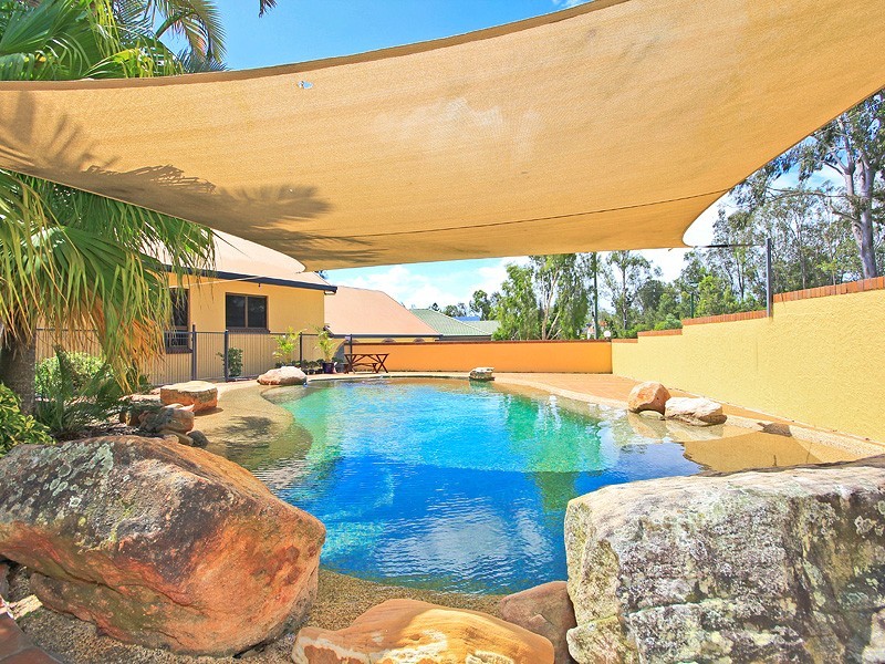 2 Reynolds Street, Carindale QLD 4152