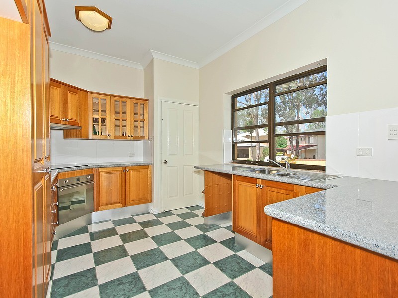 2 Reynolds Street, Carindale QLD 4152