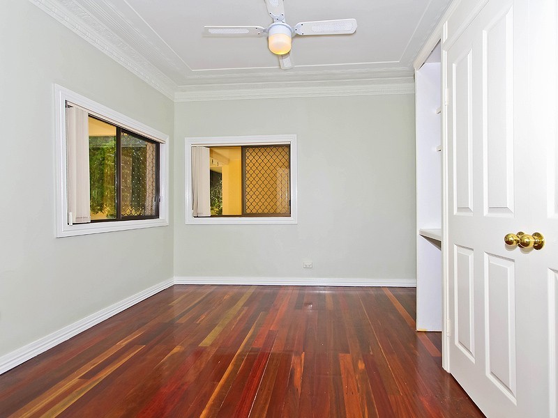 2 Reynolds Street, Carindale QLD 4152